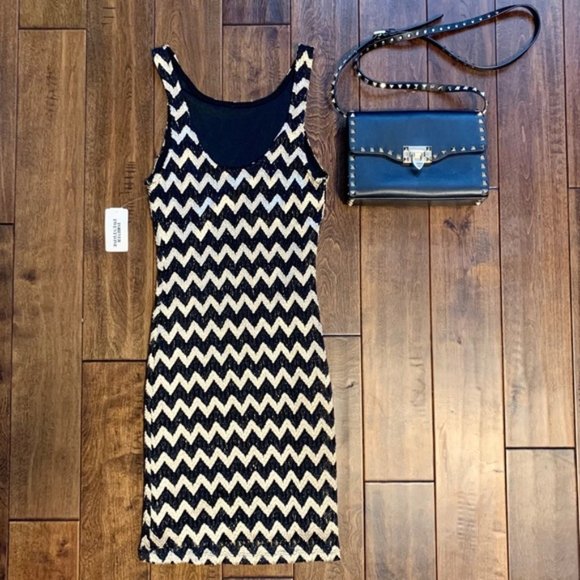 *SOLD* π Forever 21 Dress β¨ - Picture 1 of 4